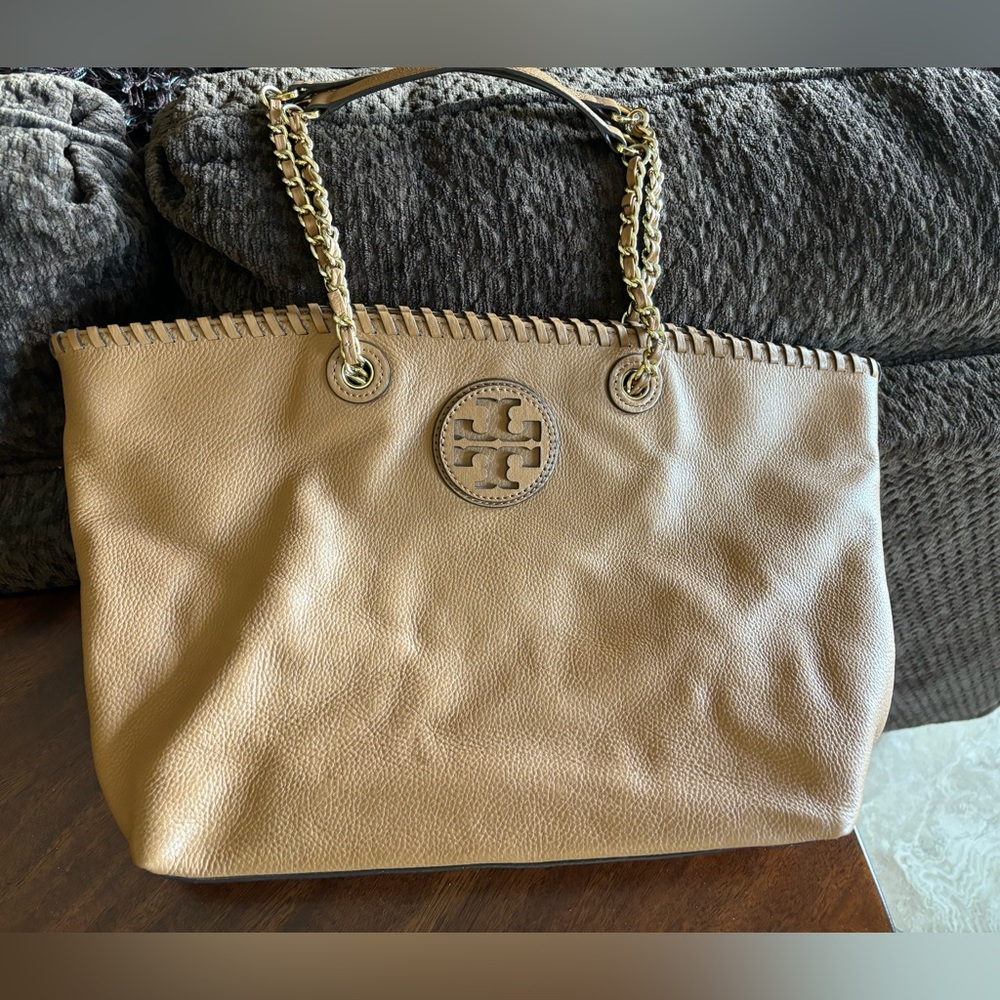 Tory Burch Tan Leather Tote. Wondderful condition. Gently used.